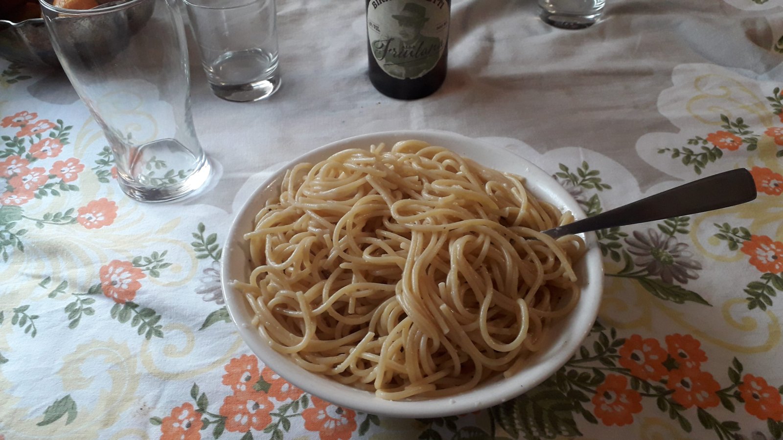 Spaghetti cacio e pepe with black truffle, Rome